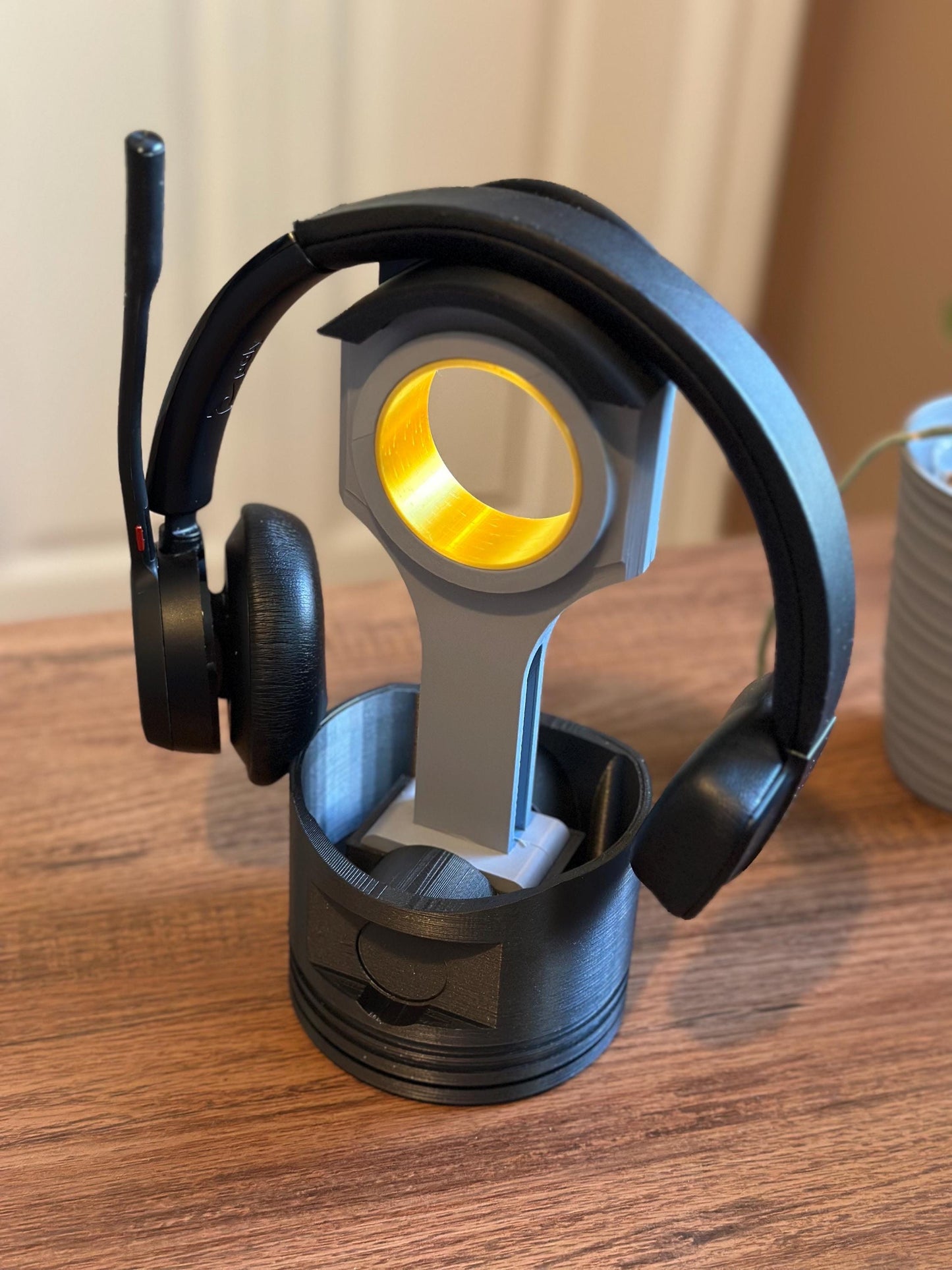 Piston Style Headphone Holder Desk Stand