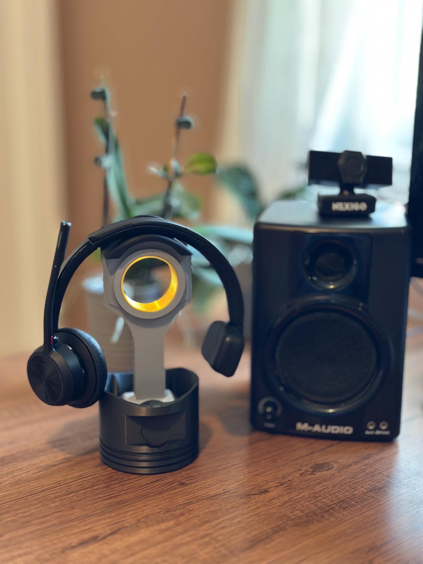 Piston Style Headphone Holder Desk Stand